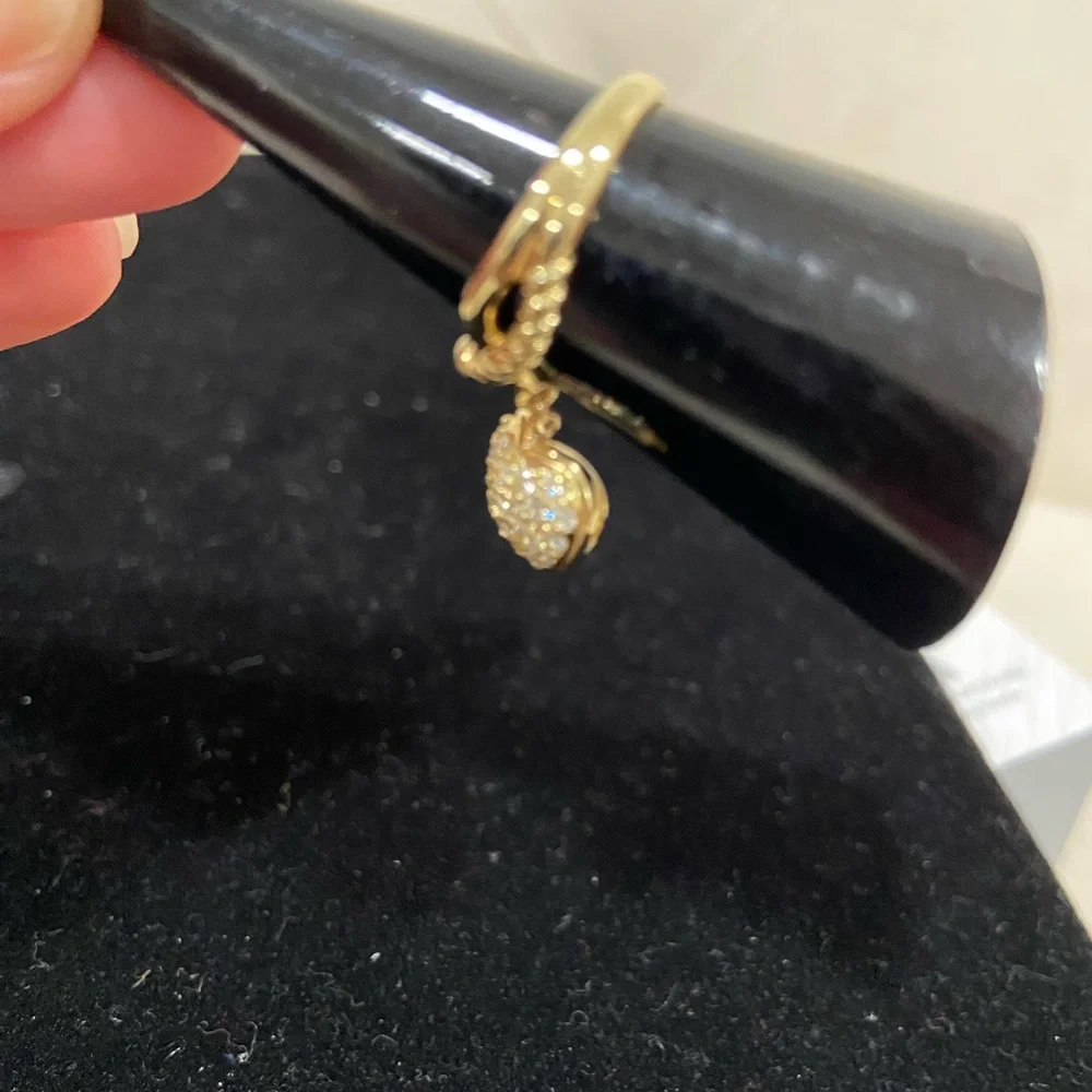 18K Diamond Dangle Heart Ring - Picture 9 of 10